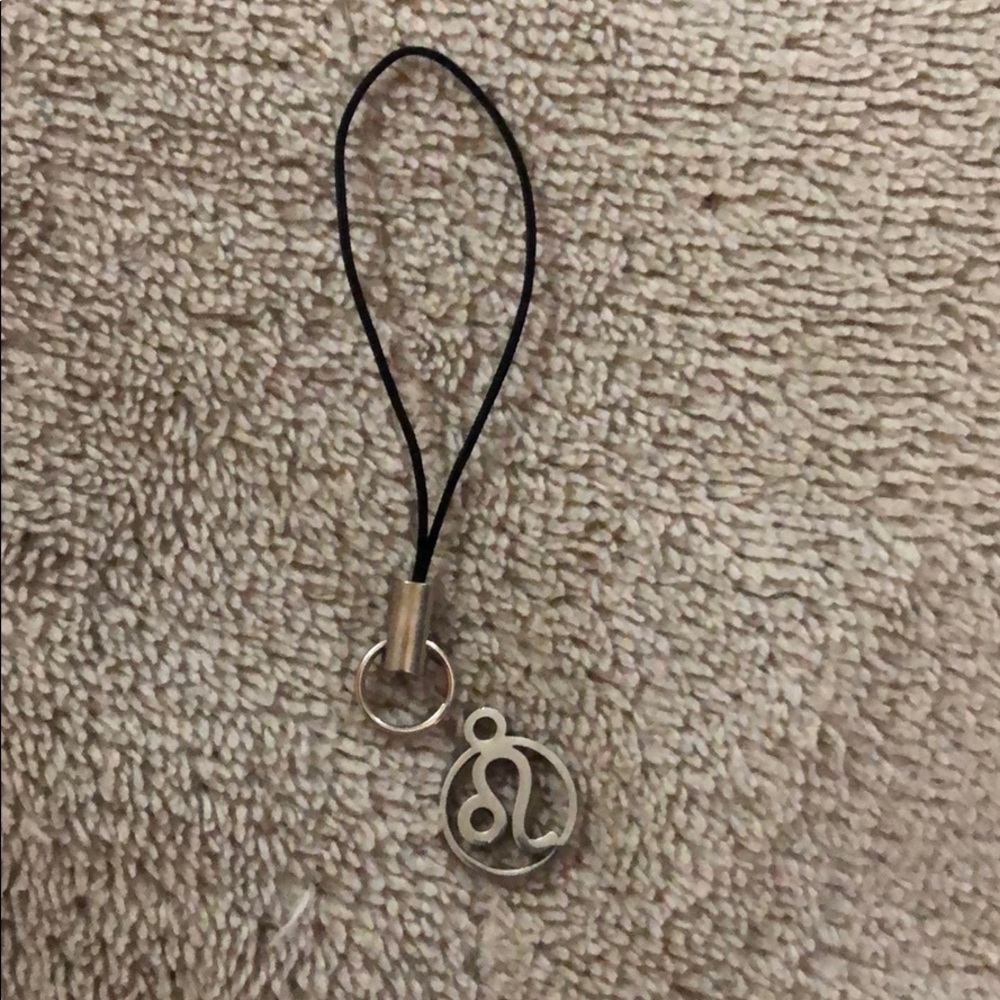 🥰 4/$25- Bonus* Leo Charm/Pendant